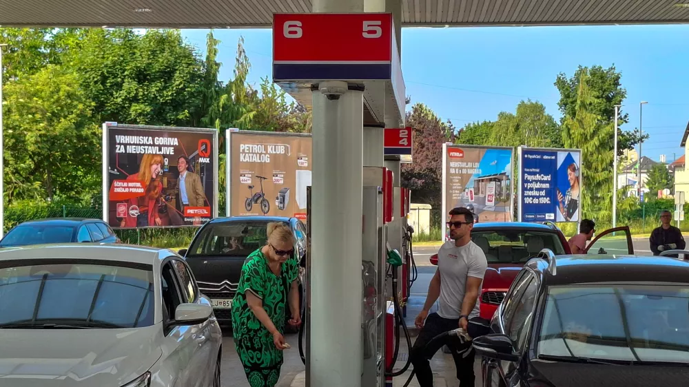 12.06.2025 - Petrol - Bencinska črpalka - točenje goriva - bencinFoto: Luka Cjuha