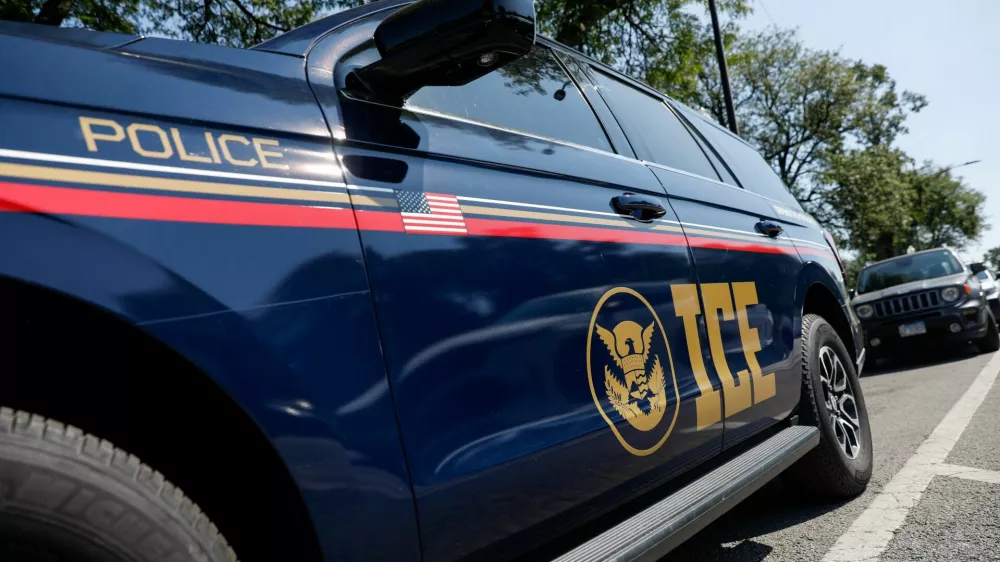 An Immigration and Customs Enforcement (ICE) vehicle is parked outside the Cook County Courthouse, where Fox News was doing a ride-along on their operations in Chicago, after U.S. President Donald Trump ordered an increased federal law enforcement presence and immigration enforcement actions by the Department of Homeland Security, in Chicago, U.S., September 8, 2025. REUTERS/Octavio Jones