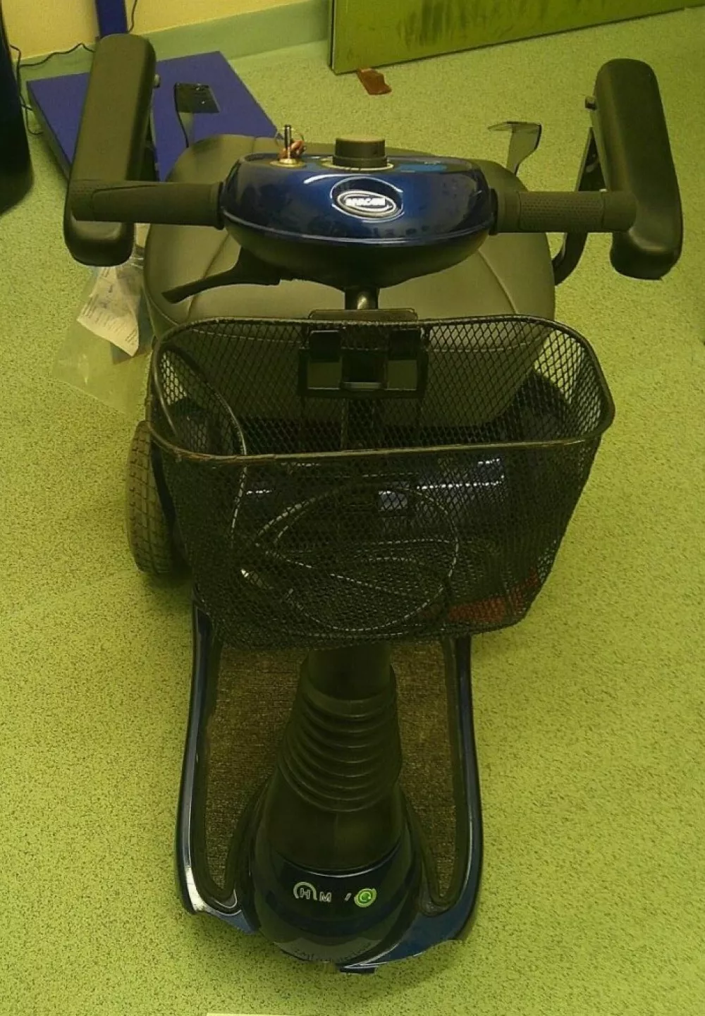 V skrivnem predalu električnega skuterja 71-letnega upokojenca so našli osem kilogramov kokaina. 