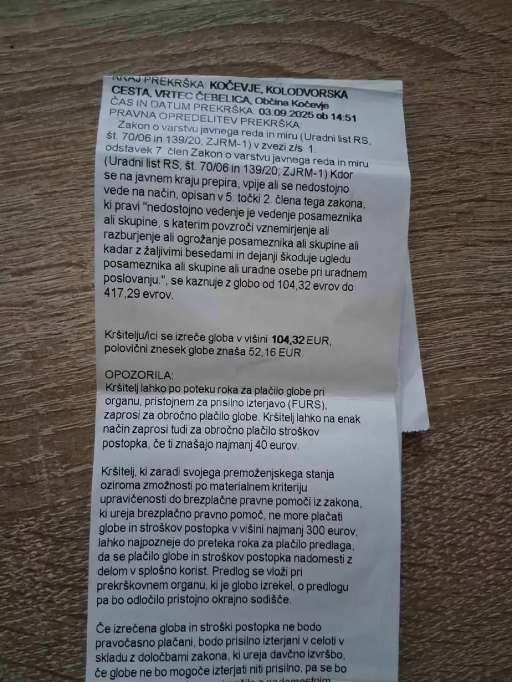 Babica dobila kazen, ker je vnuk uriniral pri vrtcu