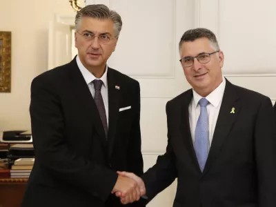Israels's Foreign Minister Gideon Saar, right, is welcomed by Croatian Prime minister Andrej Plenkovic in Zagreb, Croatia, Tuesday, Sept. 9, 2025. (AP Photo)