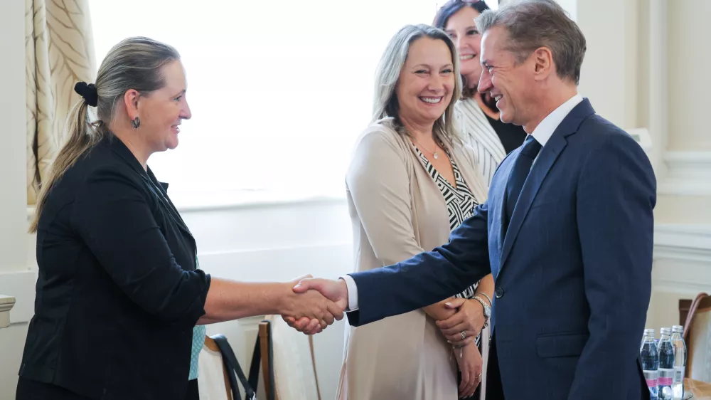 Ljubljana, vlada.Posvet o dolgotrajni oskrbi, ki ga je sklical predsednik vlade Robert Golob, na katerem so sodelovali izvajalci storitev, predstavniki uporabnikov in pristojna ministrstva.