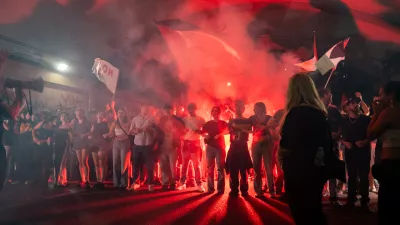 09 September 2025, Italy, Rome: People light flares during a march in solidarity with the Global Sumud Flotilla after one of the vessels was attacked by a drone while in Tunisian waters. Photo: Marco Di Gianvito/ZUMA Press Wire/dpa / Foto: Marco Di Gianvito