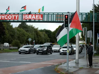 Pro-Palestinian protestors hold flags and a sign on a motorway overpass outside the RTE (Radio Telefis Eireann) Irish public service broadcaster television studios, in Dublin, Ireland, September 11, 2025. REUTERS/Clodagh Kilcoyne