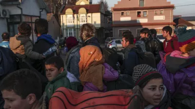 ﻿26.01.2016 -- železniška postaja Šid - Srbija - - mejni prehod Šid-Tovarnik na srbsko-hrvaški meji -  - Begunci 2016 - migracije po zahodni balkanski poti - migracijska pot beguncev iz Sirije, Afganistana in Iraka čez Balkan proti zahodni Evropi - evropska begunska kriza - migranti -    ///FOTO: Luka Cjuha