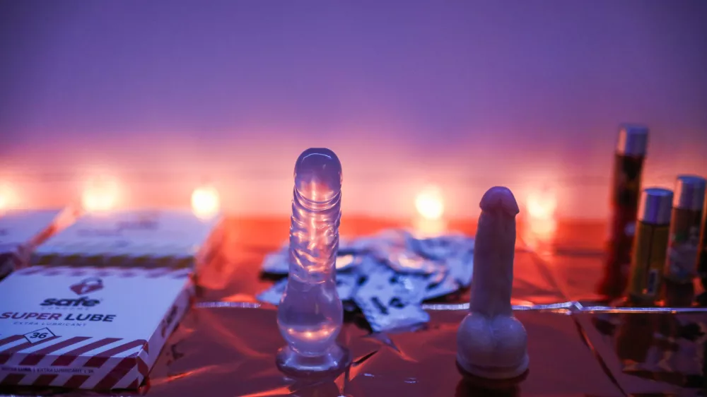 - simbolična fotografija - spolnost - erotika - erotični pripomočki - - 30.11.2023 - odprtje - Muzej spolno prenosljivih okužb, Šrefanova ulica 11 - informacije o spolno prenosljivih okužbah in osveščanju o nujnosti uporabe kondomov ter testiranja, //FOTO: Bojan Velikonja