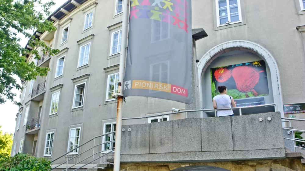 ﻿- ilustrativna fotografija- Pionirski dom v Ljubljani 2013 - Center za kulturo mladih - Vilharjeva cesta 11   //FOTO: Tomaž Zajelšnik