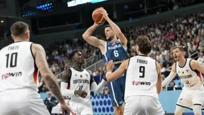 Basketball - FIBA EuroBasket 2025 - Quarter Finals - Germany v Slovenia - Xiaomi Arena, Riga, Latvia - September 10, 2025 Slovenia's Aleksej Nikolic in action REUTERS/Ints Kalnins