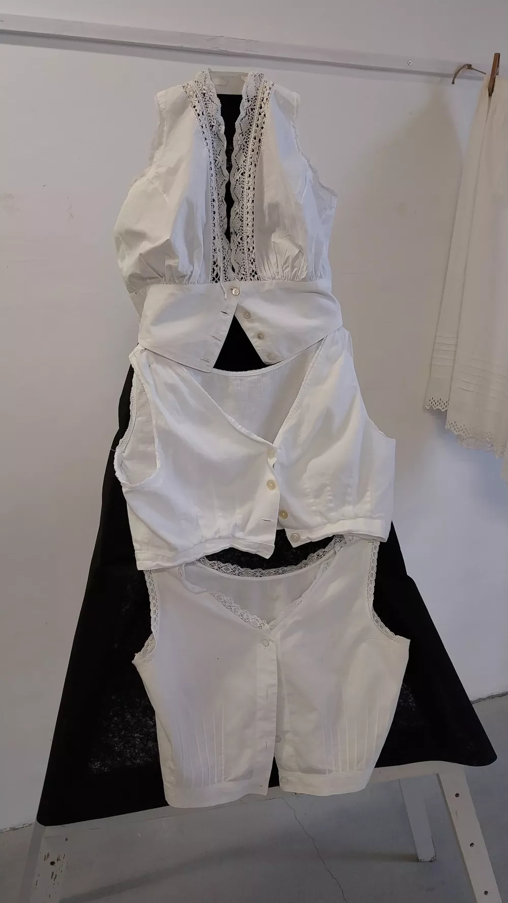 'Spodi nč, gor pa bl mau': intimni del življenja naših prednikov