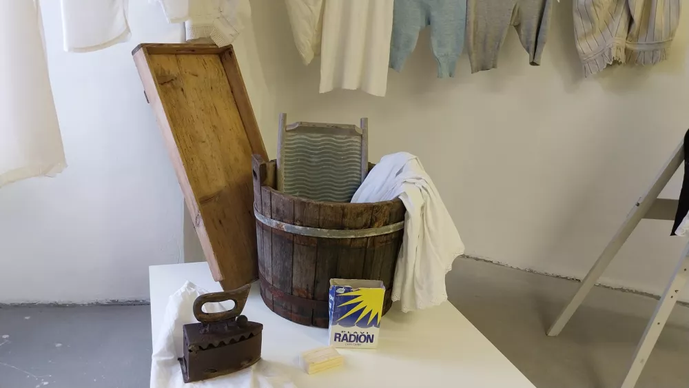 'Spodi nč, gor pa bl mau': intimni del življenja naših prednikov