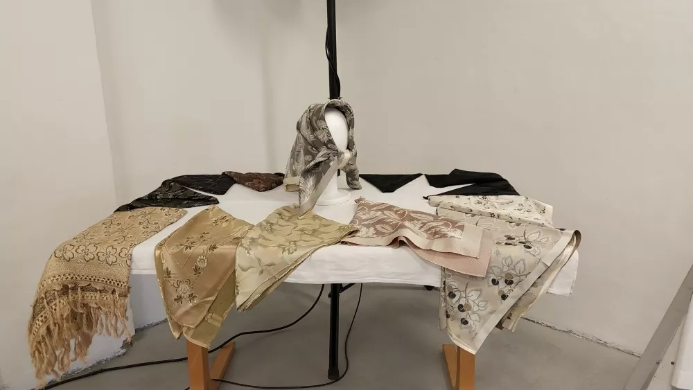 'Spodi nč, gor pa bl mau': intimni del življenja naših prednikov