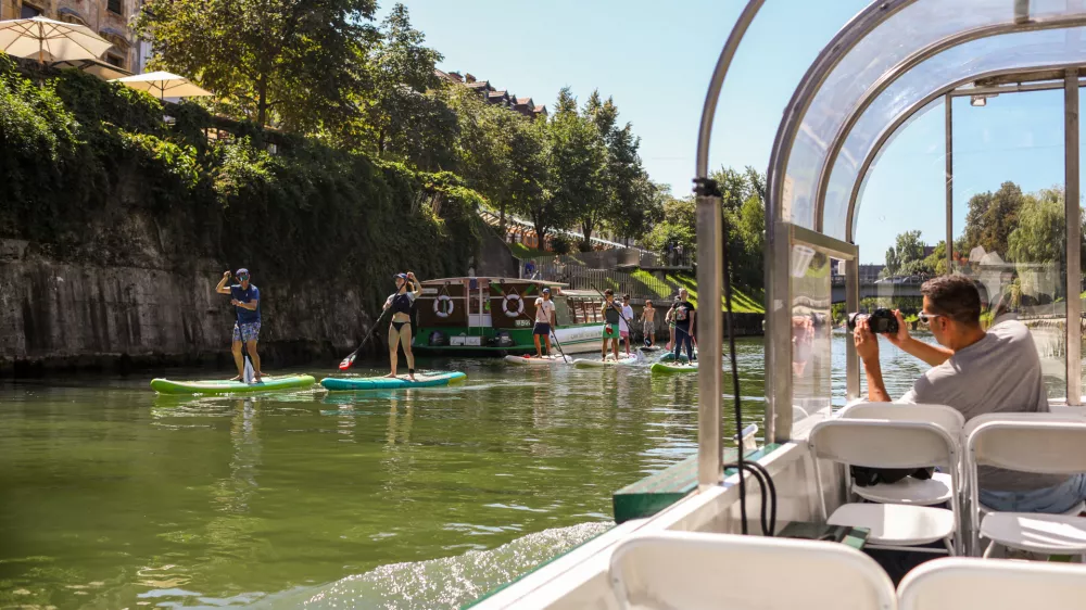- 08.08.2025. _ Reka Ljubljanica v mestnem jedru. Promet na Ljubljanici.//FOTO: Bojan Velikonja