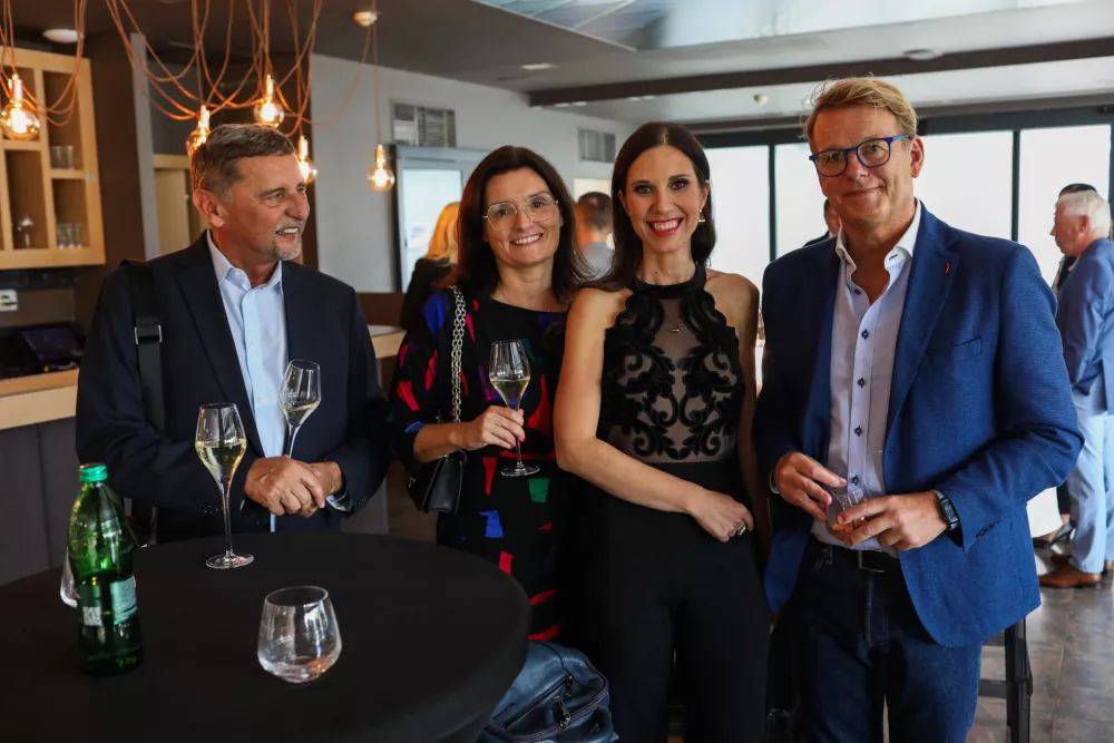 - Miran Lesjak, odgovorni urednik Dnevnika,- Antiša Korljan, povezovalec,- Mateja Rosa, voditeljica,- Tatjana Tanackovič, direktorica Dnevnik mediji d.o.o.- 11.09.2025. - Regijski izbor Gazela 2025 podravsko pomurske regije v Mariboru.//FOTO: Bojan Velikonja