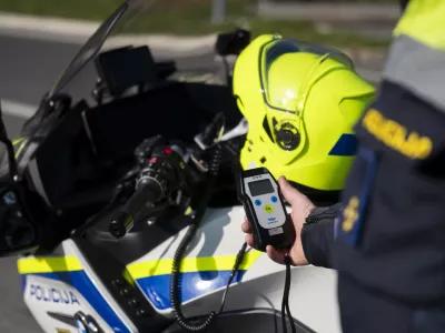prometni nadzorpolicija - simbolična fotografijaprometna policijavarnost v prometupolicija na motorjihmotoristična policijaprehitri voznikiavtocestna policijaalkotestalkohol v prometu08.04.2025 Policijski nadzor, počivališče PovodjeFOTO: Nik Erik Neubauer