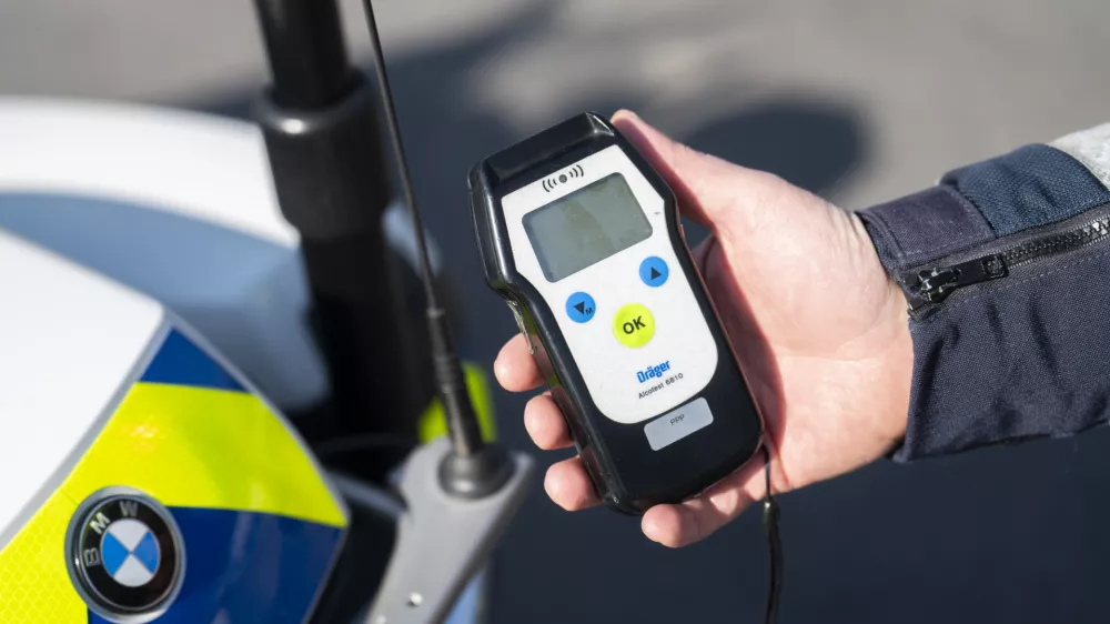 prometni nadzorpolicija - simbolična fotografijaprometna policijavarnost v prometupolicija na motorjihmotoristična policijaprehitri voznikiavtocestna policijaalkotestalkohol v prometu08.04.2025 Policijski nadzor, počivališče PovodjeFOTO: Nik Erik Neubauer