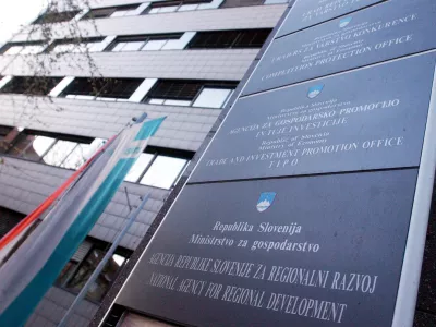 tabla, urad RS za varstvo konkurence agencija za gospodarsko promocijo in tuje investicije agencija RS za regionalni razvoj