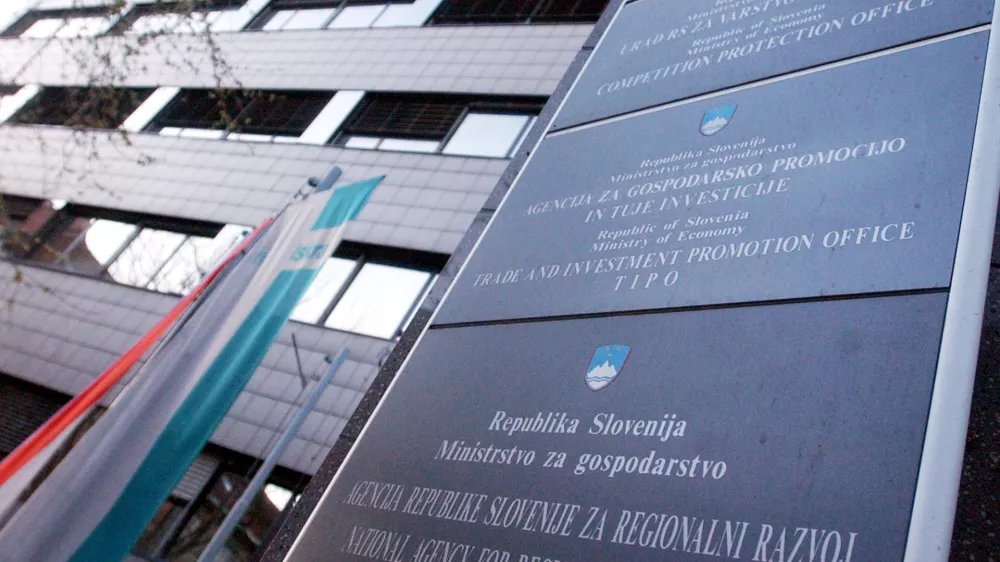 tabla, urad RS za varstvo konkurence agencija za gospodarsko promocijo in tuje investicije agencija RS za regionalni razvoj