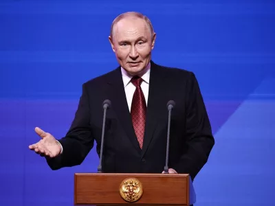 HANDOUT - 13 September 2025, Russia, Moscow: Russian President Vladimir Putin delivers a speech during an event celebrating the 878th anniversary of the foundation of Moscow at the Zaryadye Concert Hall. Photo: -/Kremlin/dpa - ATTENTION: editorial use only and only if the credit mentioned above is referenced in full