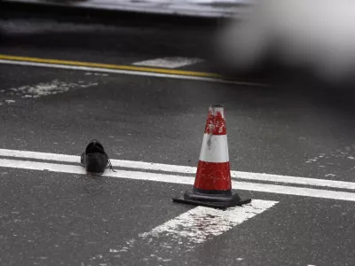 - ilustrativna fotografija - samomor - nesreča- - samomor 2013 - mlajši moški padel z ljubljanskega nebotičnika na avtobus mestnega potniškega prometa in na kraju dogodka umrl. //FOTO: Bojan Velikonja