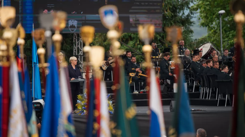 Ilirska Bistrica: osrednja prireditev ob državnem prazniku priključitve Primorske k matični domovini.Slavnostna govornica je predsednica republike Nataša Pirc Musar.