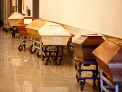 - Žale javno podjetje d.d.,  upepelitveni postopek / upepelitvena peč - krematorij - upepeljevalnica - ///FOTO: Luka Cjuha OPOMBA: ZA OBJAVO V PRILOGI – DNEVNIKOV OBJEKTIV - REPORTAŽA 2011