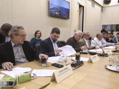 Branimir Štrukelj in Jakob Počivalšek15.11.2024 - podpis Dogovora o prenovi sistema plač in novih uvrstitvah delovnih mest ter nazivov v plačne razrede v javnem sektorju, Kolektivne pogodbe za javni sektorFOTO: LUKA CJUHA