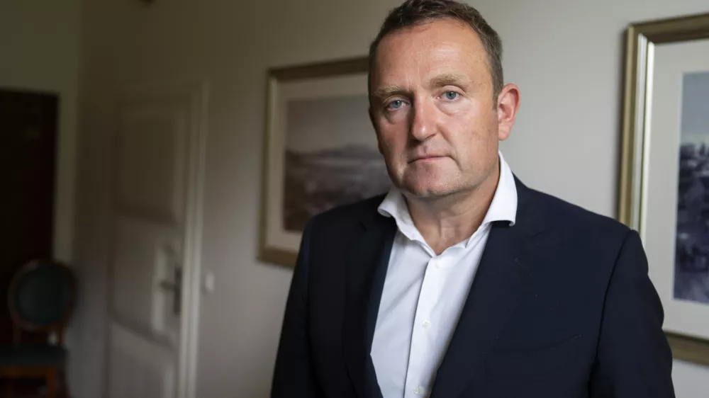 Ministrstvo pri umeščanju kritične infrastrukture vztraja pri počasnejši poti