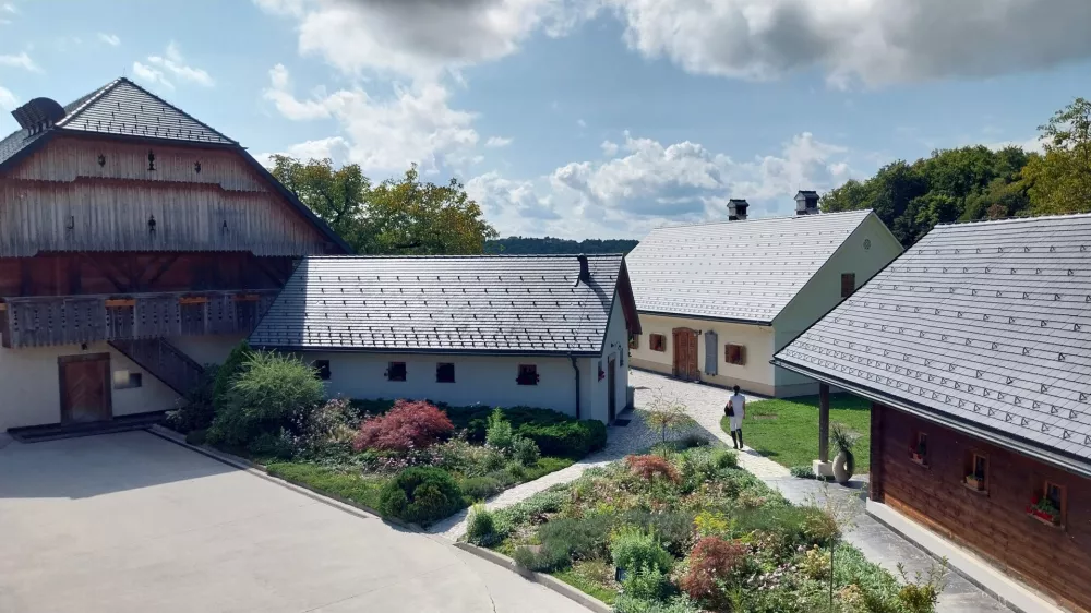 Na nekdanji posesti družine Anderlič, katere korenine segajo vse do leta 1627, se danes razvija sodoben konjeniški center.