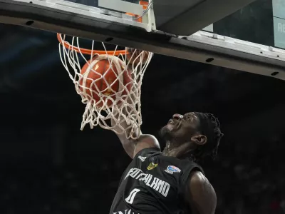 Basketball - FIBA EuroBasket 2025 - Final - Turkey v Germany - Xiaomi Arena, Riga, Latvia - September 14, 2025 Germany's Isaac Bonga in action REUTERS/Ints Kalnins