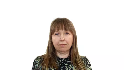 Nina KnavsZA ONLINE - Redakcija Dnevnik 2024 - portreti za komentarje in kolumne - kolumnisti - komentatorji – novinarji - portret //FOTO: Luka Cjuha