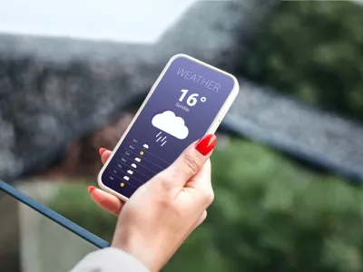 Nekateri ugotavljajo, da aplikacije v primeru negotovosti raje napovedo dež kot sonce. / Foto: Istock