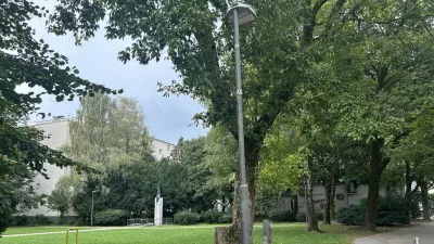 Park Ade Škerl in Sonje Plaskan, ukradena tabla F Špela Ferlin