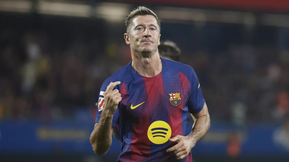 Barcelona's Robert Lewandowski celebrates scoring his side's 5th goal during a Spanish La Liga soccer match between FC Barcelona and Valencia at the Johan Cruyff stadium in Barcelona, Spain, Sunday, Sept. 14, 2025. (AP Photo/Joan Monfort)