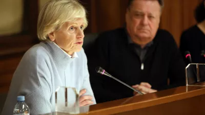 Edini izhod za Golobovo vlado