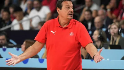 Basketball - FIBA EuroBasket 2025 - Final - Turkey v Germany - Xiaomi Arena, Riga, Latvia - September 14, 2025 Turkey head coach Ergin Ataman reacts REUTERS/Ints Kalnins