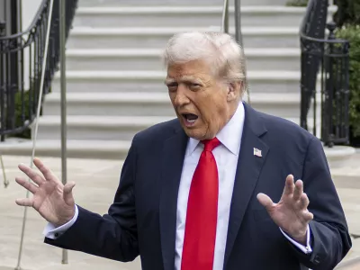 16 September 2025, US, Washington: US President Donald Trump speaks to reporters as he and First Lady Melania Trump leave the White House for a state visit to the United Kingdom. Photo: Mehmet Eser/ZUMA Press Wire/dpa