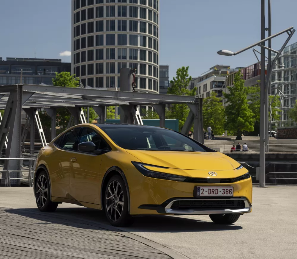 ... in novi prius, ki je zdaj naprodaj tudi pri nas. F Toyota