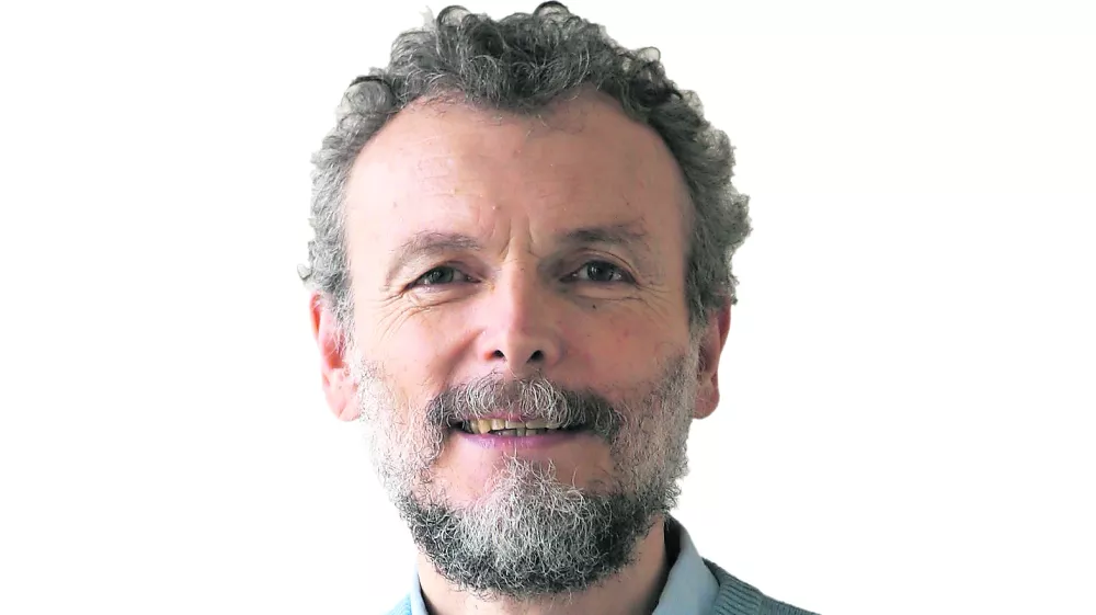 Dragan Petrovec, zunanji kolumnist- Dnevnik 2016 - portreti za komentarje in kolumne - kolumnisti - komentatorji - novinarji - novinarka - //FOTO: Tomaž Skale------BARVNA!!!, FOTO PERMANENT!!!