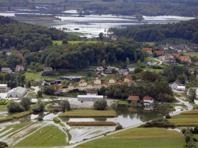 Poplavljeno Ljubljansko barje  - Poplave 2010 - prizadeta območja v okolici Ljubljane -/FOTO: Jaka Adamič
