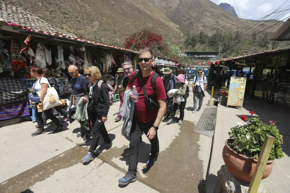 Tourists wait be evacuated from Ollantaytambo, Peru, due to a railway blockade, Tuesday, Sept. 16, 2025. (AP Photo/Milagros Saraya)