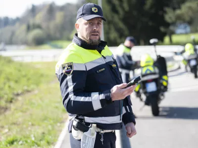 prometni nadzorpolicija - simbolična fotografijaprometna policijavarnost v prometupolicija na motorjihmotoristična policijaprehitri voznikiavtocestna policijaalkotestalkohol v prometu08.04.2025 Policijski nadzor, počivališče PovodjeFOTO: Nik Erik Neubauer
