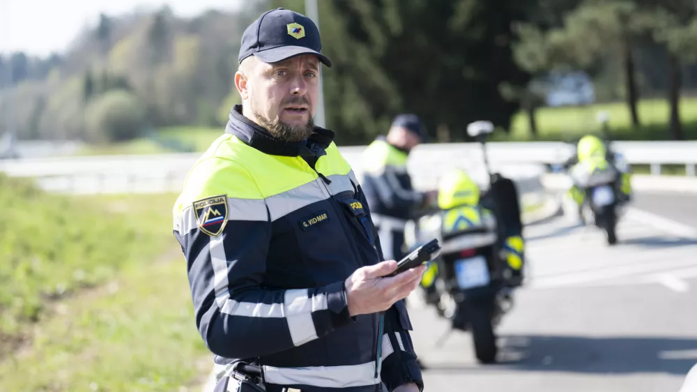 prometni nadzorpolicija - simbolična fotografijaprometna policijavarnost v prometupolicija na motorjihmotoristična policijaprehitri voznikiavtocestna policijaalkotestalkohol v prometu08.04.2025 Policijski nadzor, počivališče PovodjeFOTO: Nik Erik Neubauer