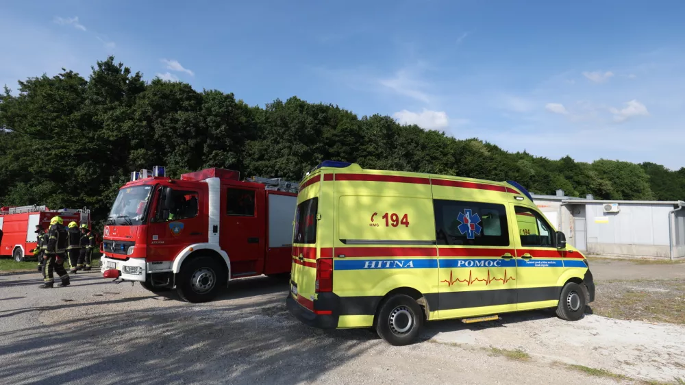 25.05.2024., Zagreb - U sumi juzno od Kerestinca pao je manji sportski zrakoplov. Na teren su izasle dezurne sluzbe te je mjesto dogadjaja osigurano. Vatrogasci i hitna pomoc na mjestu nesrece. Photo: Igor Kralj/PIXSELL