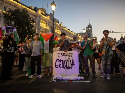 14 September 2025, Spain, MadridA protester holds a pro-Palestinian banner during the demonstration. Thousands of pro-Palestinian protesters took to the streets to protest the Israeli team's participation in the La Vuelta cycling race, taking over and blocking the race track, leading to the event's cancellation. PhotoDavid Canales/SOPA Images via ZUMA Press Wire/dpa