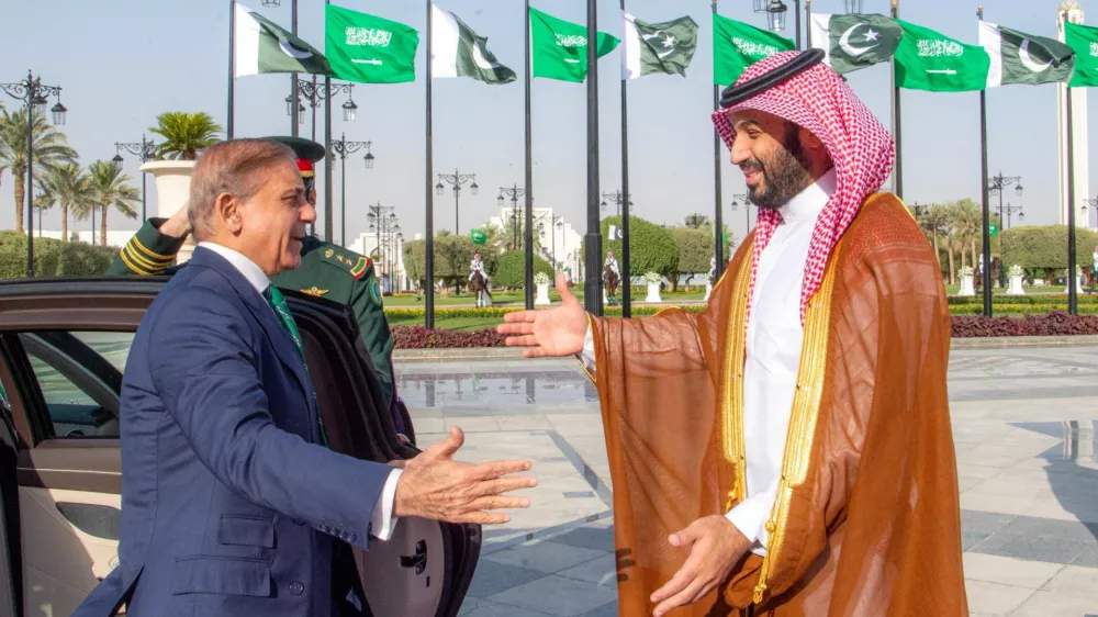 Saudi Crown Prince Mohammed bin Salman and Pakistan Prime Minister Shehbaz Sharif meet in Riyadh, Saudi Arabia, September 17, 2025. Saudi Press Agency/Handout via REUTERS THIS IMAGE HAS BEEN SUPPLIED BY A THIRD PARTY.