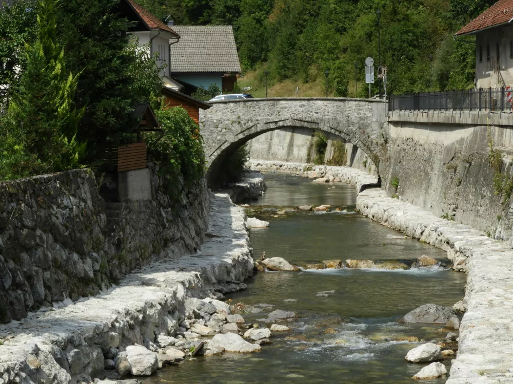 Železniki kamniti most Selška Sora 