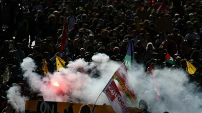Protesters hold flares and labour union flags duringa demonstration in Nantes as part of a day of nationwide strikes and protests against the government and cuts in the next budget, with supporters of the "Bloquons Tout" (Let's Block Everything) movement, France, September 18, 2025. REUTERS/Stephane Mahe