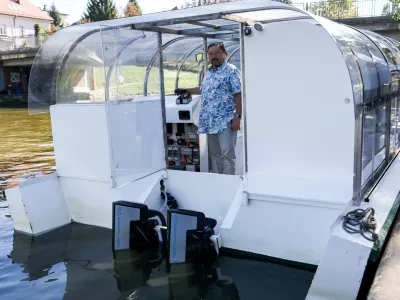 18.09.2025. Predstavitev prenovljene potniške ladjice na Ljubljanici z novima električnimi motorjema. Tomo Zupančič, lastnik. Foto: Bojan Velikonja