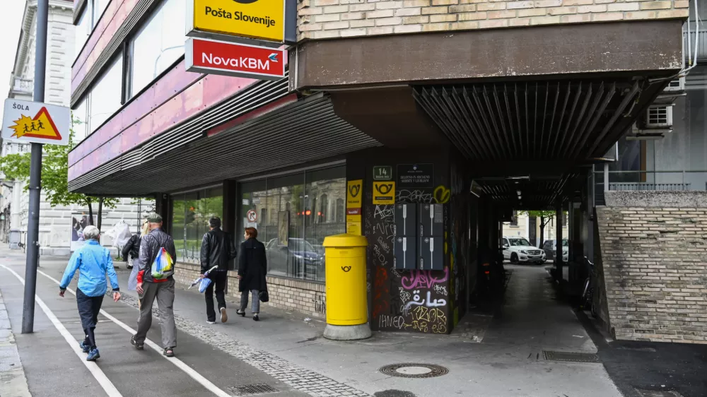 - 04.05.2022 – Delovno in socialno sodišče v Ljubljani, Pošta, Nova KBM banka, Resljeva cesta 14  //FOTO: Nik Erik Neubauer