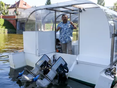 18.09.2025. Predstavitev prenovljene potniške ladjice na Ljubljanici z novima električnimi motorjema. Tomo Zupančič, lastnik. Foto: Bojan Velikonja